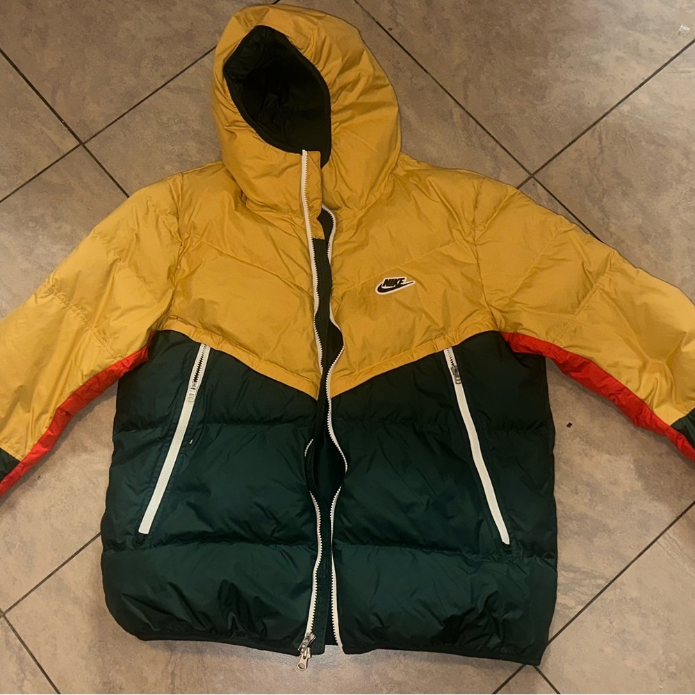 Y2K Nike Two-Tone Hooded PUFFER in Yellow and Dark Green